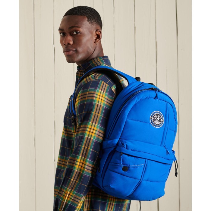 Niebieski plecak zamki