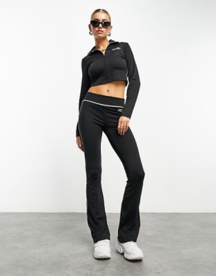 Czarna krótka bluza (40)