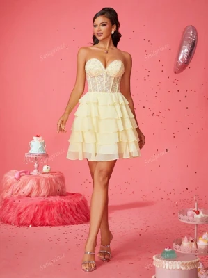 Żółta zdobiona sukienka mini (XS)