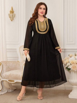 Czarna sukienka midi haft (0XL)