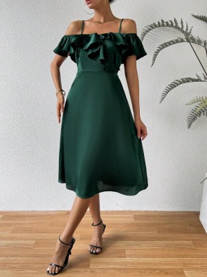 Satynowa zielona sukienka falbany (S)