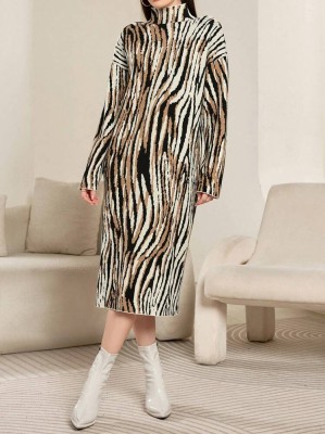 Wzorzysta prosta sukienka midi (M)