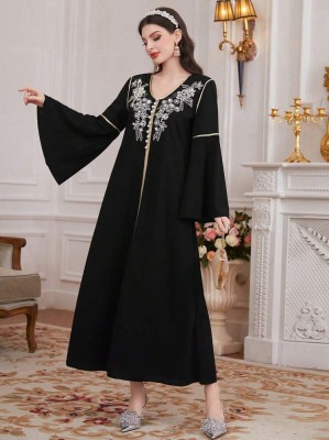 Czarna zdobiona sukienka midi (XL)