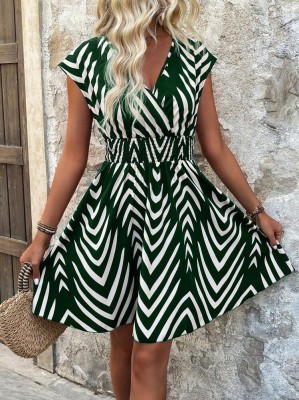 Zielona kopertowa sukienka wzór (XL)