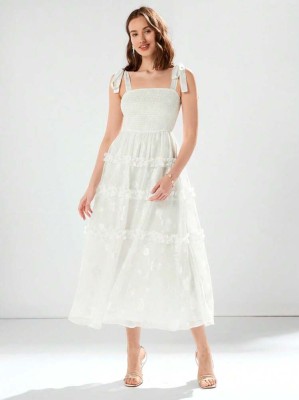 Biała sukienka  wzór marszczenia (S)