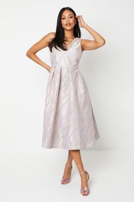 Jasnoróżowa sukienka midi (46)