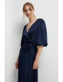 Granatowa satynowa sukienka pasek (8)