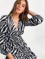 Miss-Selfridge-Satynowa-sukienka-mini-w-zebre-L-Plec-kobieta.jpg