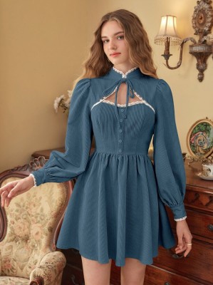 Niebieska sukienka mini (M)