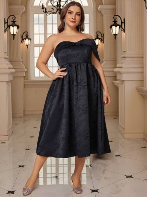 Czarna sukienka midi wzór (3XL)