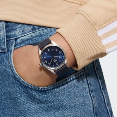 Logowany zegarek analogowy GC6026