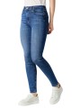 Niebieskie jeansy rurki (27/32)