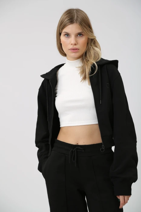 Czarna krótka bluza zamek (L)