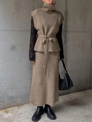 Beżowy dzianinowy zestaw (S)