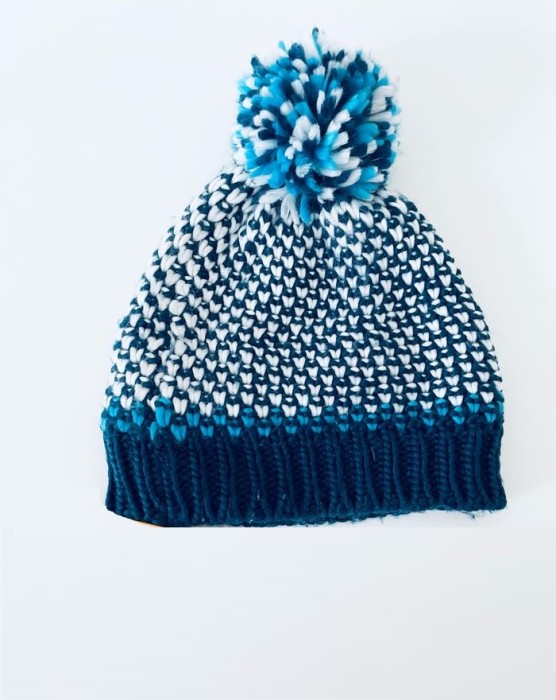 Pleciona czapka pompon (8-14L)