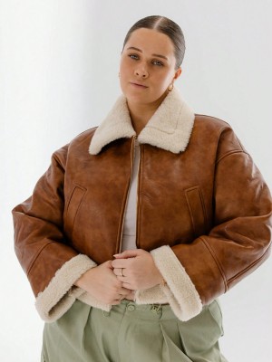 Brązowa krótka kurtka imitacja skóry (3XL)