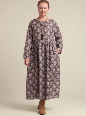 Brązowa sukienka długie rękawy wzór (2XL)