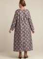 Brązowa sukienka długie rękawy wzór (2XL)