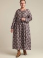 Brązowa sukienka długie rękawy wzór (2XL)
