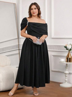 Czarna sukienka cyrkonie (0XL)