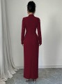Bordowa zdobiona sukienka maxi (XL)
