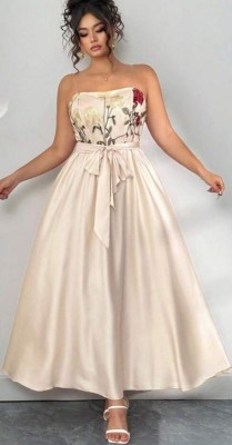 Beżowa sukienka hafty pasek (1XL)