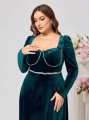 Welurowa sukienka cyrkonie (1XL)