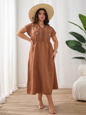 Jasnobrązowa sukienka midi hafty (2XL)