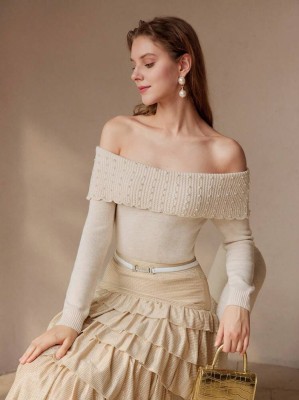 Beżowy sweter odkryte ramiona (S)