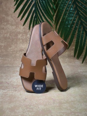 Brązowe teksturowane klapki (41)