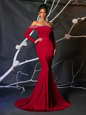 Czerwona suknia odkryte ramiona (M)