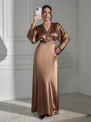 Satynowa prosta suknia maxi (M)