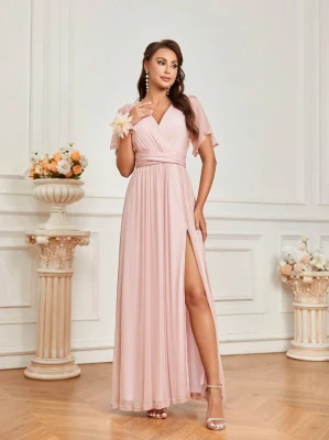 Jasnoróżowa sukienka rozcięcie (M)