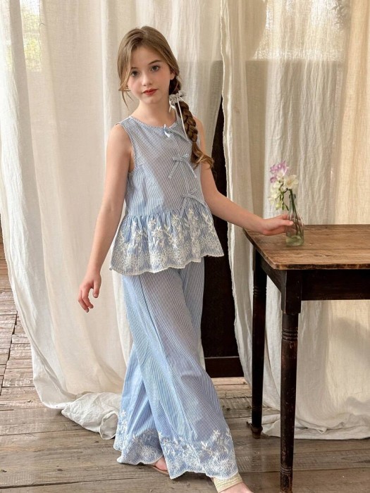 Dwuczęściowy zestaw spodnie bluzka haft (5L)