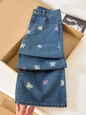 Niebieskie proste jeansy wzór (26)