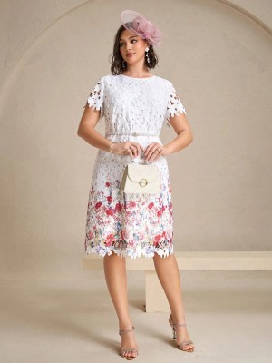 Biała sukienka midi nadruk (1XL)
