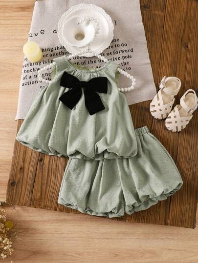 Zielony komplet spodenki bluzka (6-9M)