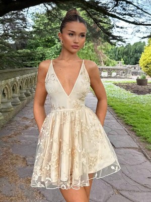 Rozkloszowana sukienka hafty (M)