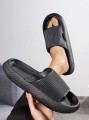 Czarne teksturowane klapki (37,5-38)