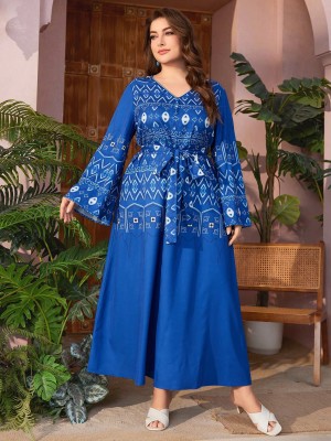 Niebieska sukienka nadruk pasek (2XL)