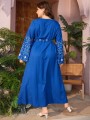Niebieska sukienka nadruk pasek (2XL)