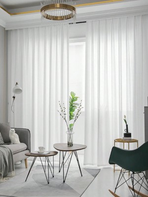 Biała cienka zasłona