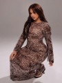 Wzorzysta sukienka cut out (4XL)