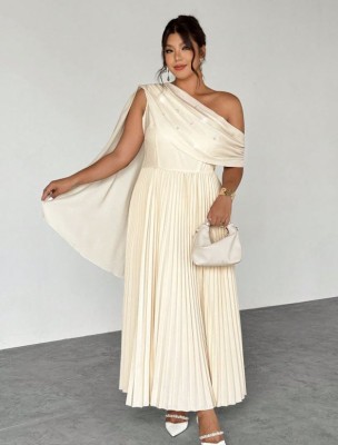 Jasnobeżowa plisowana sukienka (4XL)