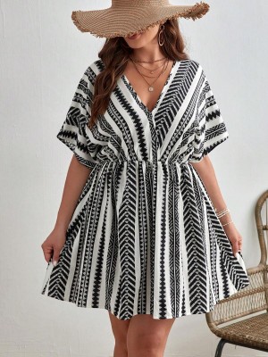 Dwukolorowa sukienka wzór geometryczny (1XL)