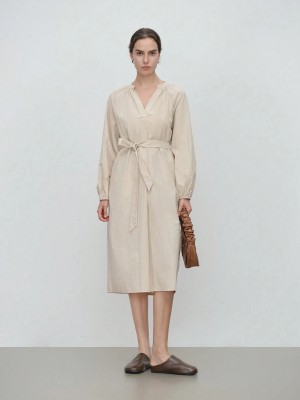 Beżowa sukienka midi pasek (M)