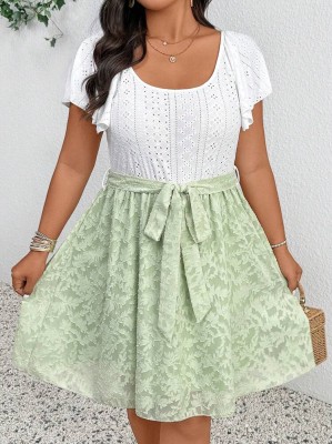 Dwukolorowa sukienka wzór pasek (0XL)