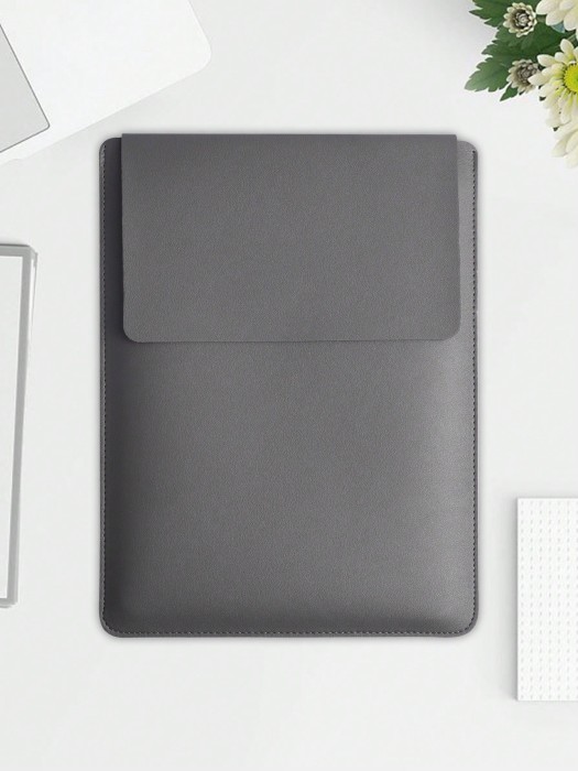 Szary pokrowiec na laptopa