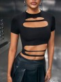 Czarny top cut out (L)