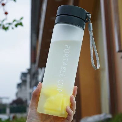Butelka na wodę 600ml smycz